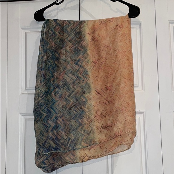Elegant Multicolor Patterned Scarf - Picture 3 of 3
